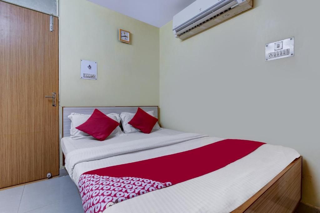 OYO 4283 Hotel Satguru Saver Double 2