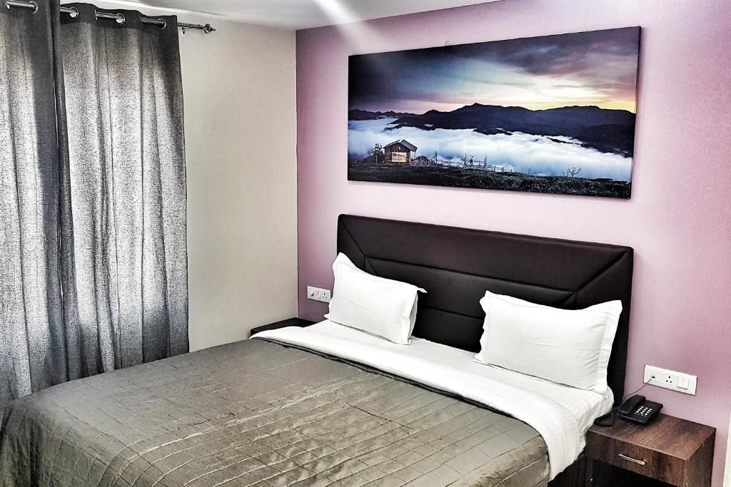 Hotel Aerocity Purple Orchid Superior Double Room 5