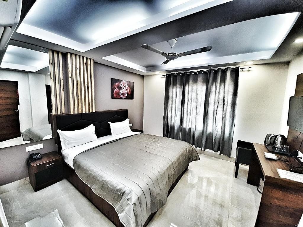 undefined Hotel Aerocity Purple Orchid 5