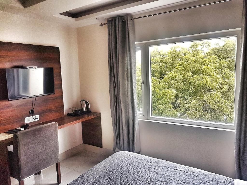 Hotel Aerocity Purple Orchid Superior Double Room 9