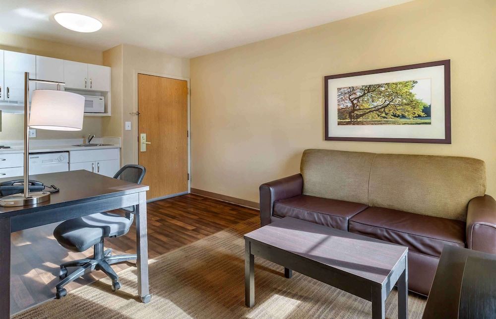 Extended Stay America Suites Boston Westborough Computer Dr Deluxe Studio, 1 King Bed with Sofa bed, Non Smoking 5