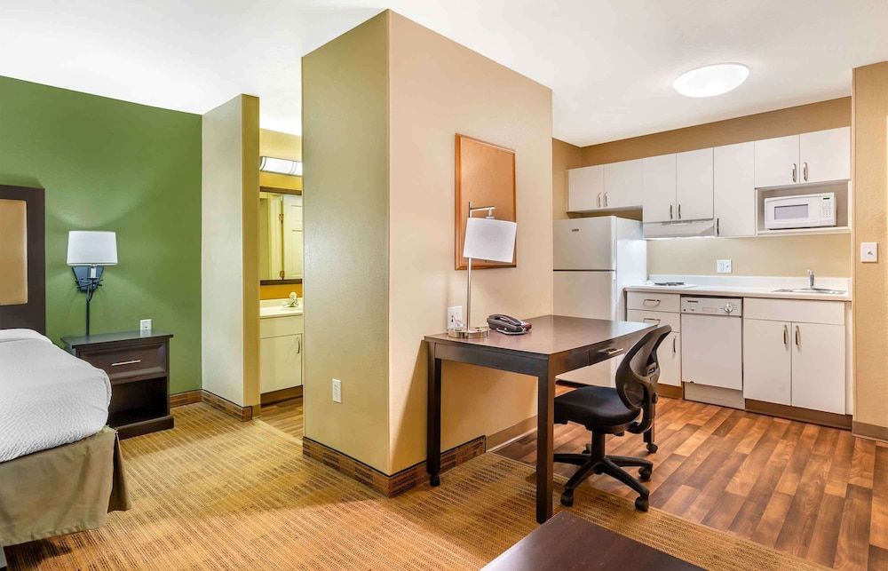 Extended Stay America Suites Boston Westborough Computer Dr Deluxe Studio, 1 King Bed with Sofa bed, Non Smoking 6