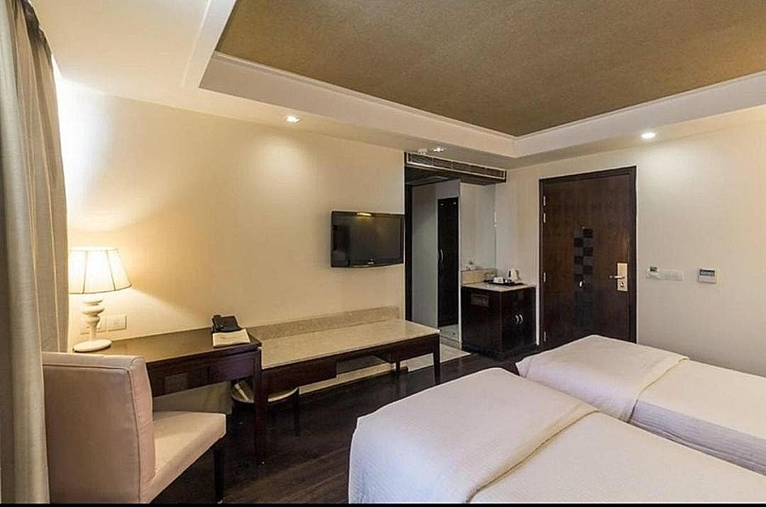 Madhuban Hotel Deluxe Room 4