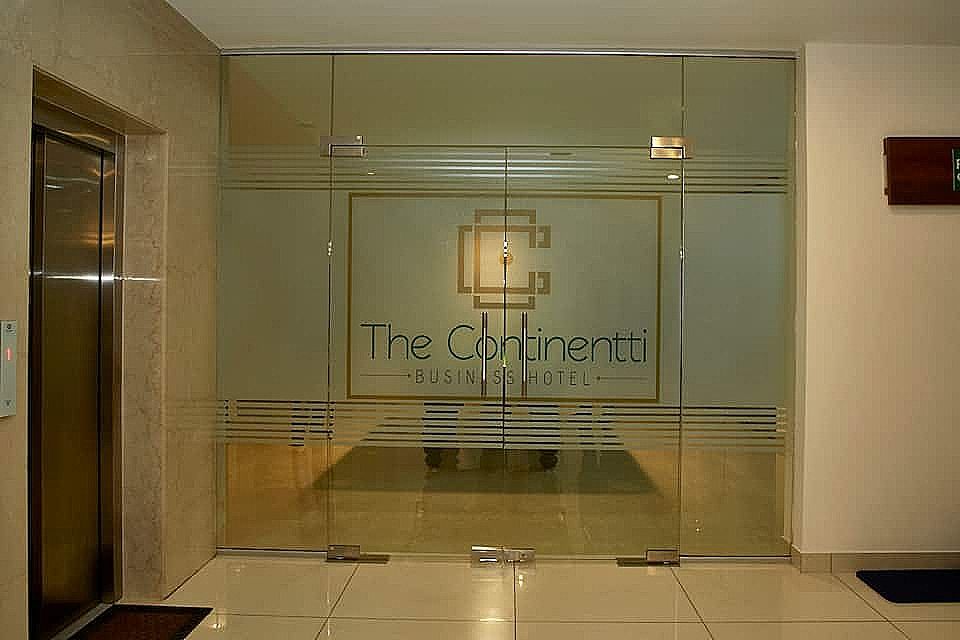 undefined The Continentti Whitefield 10