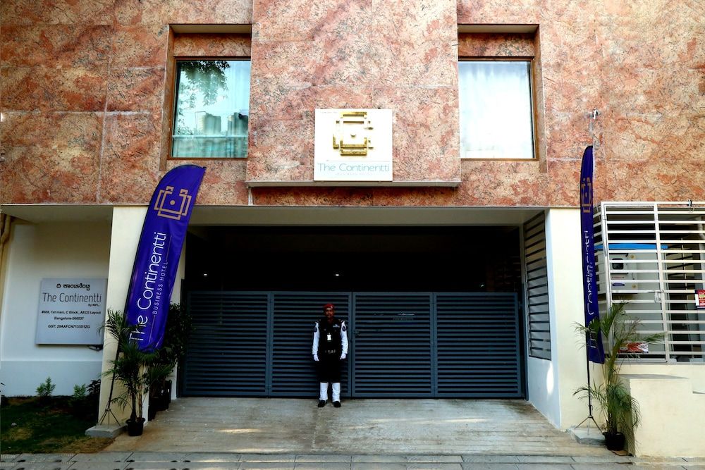 undefined The Continentti Whitefield 7