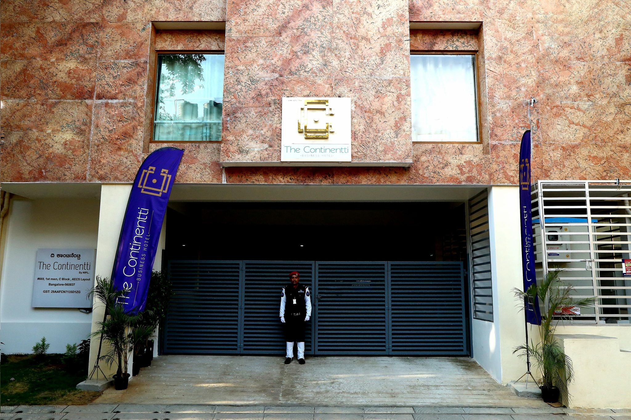undefined The Continentti Whitefield 8