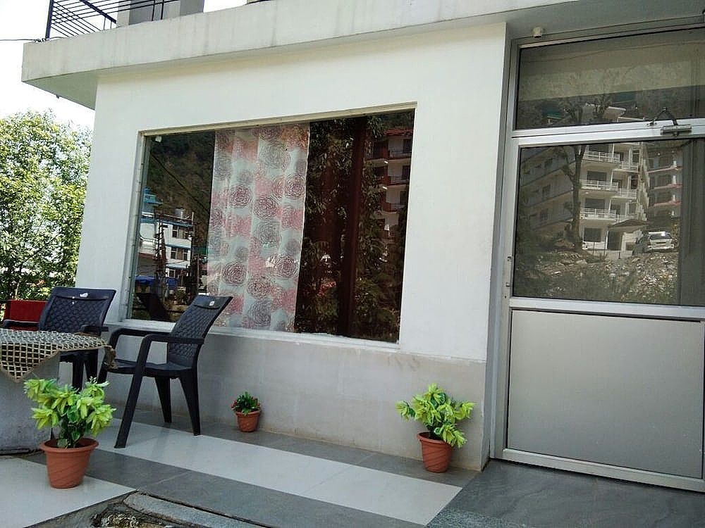 undefined Hotel DH 9