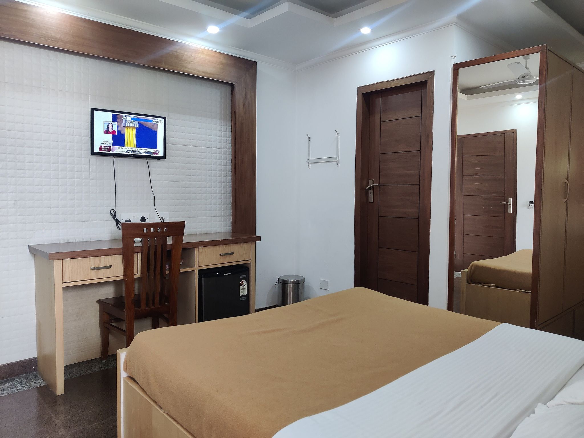 Hotel DH Deluxe AC Room 2