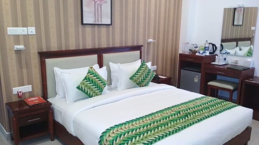 Queens Hotel Standard Room 2