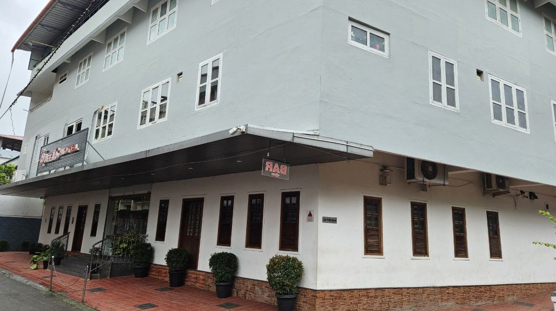 undefined Queens Hotel 8