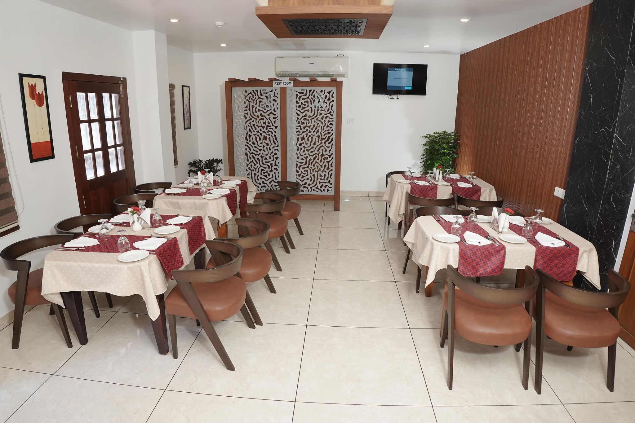 undefined Queens Hotel 4