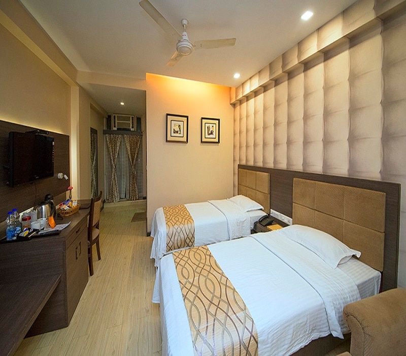 Hotel Yashwee International Deluxe Room 4