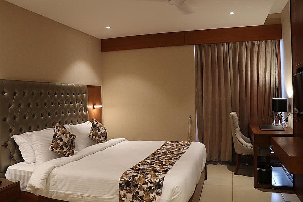 SK Lords Inn Ahmedabad Executive Deluxe Twin Bed 3