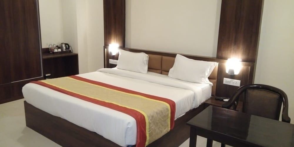 Clarks Collection Lucknow Gomti Nagar Family Room 2