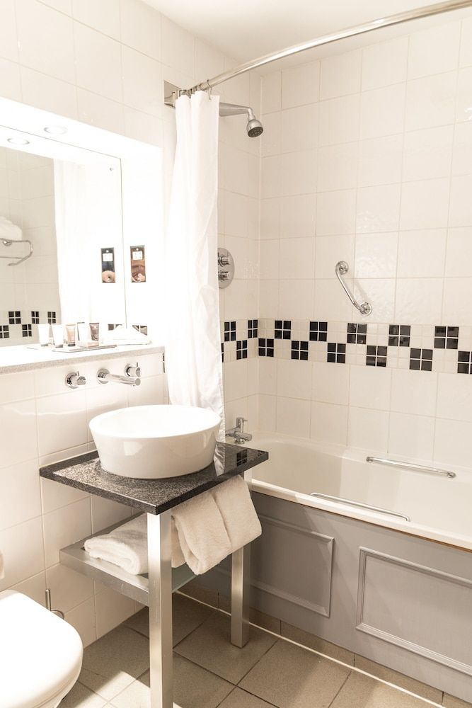 The Stanneylands Standard Double Room 6