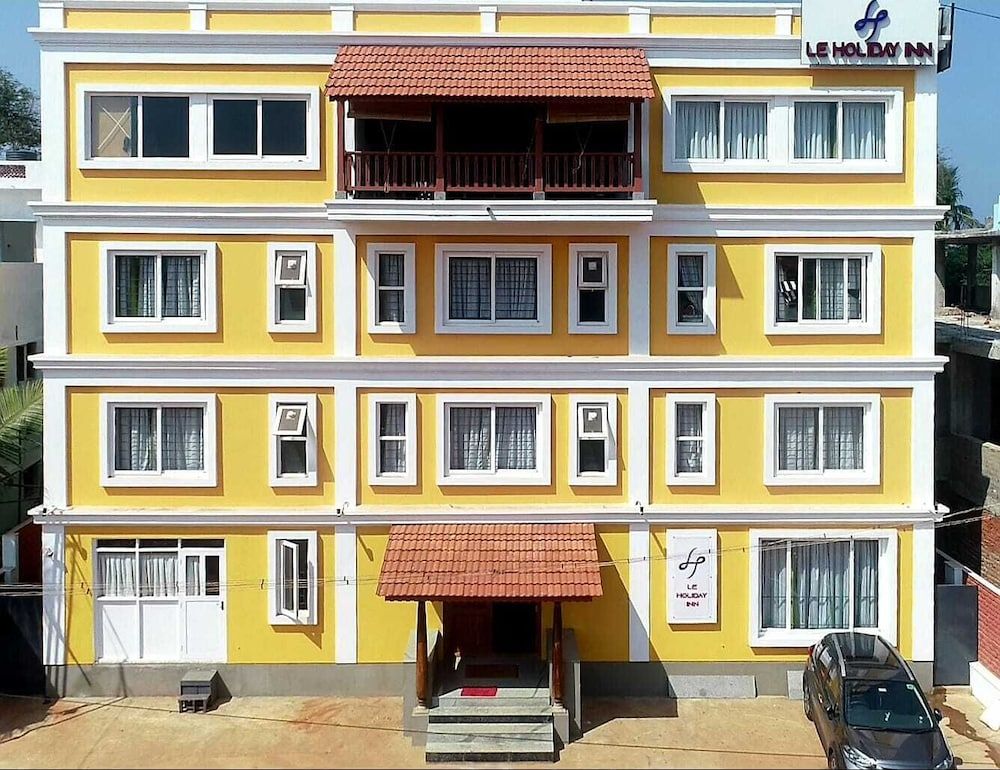 undefined Le Holiday Inn 3