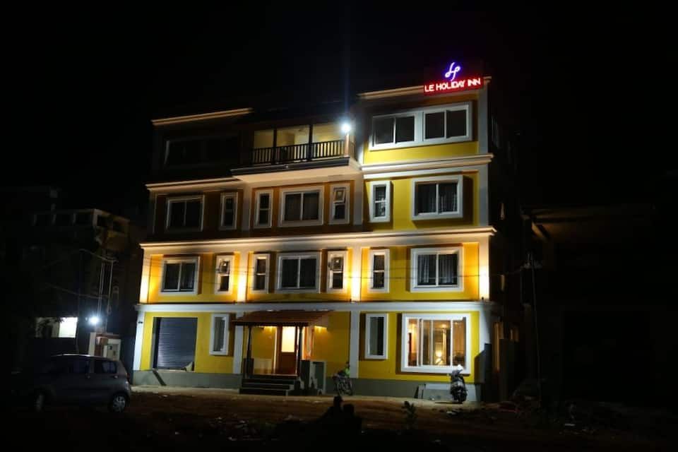 undefined Le Holiday Inn