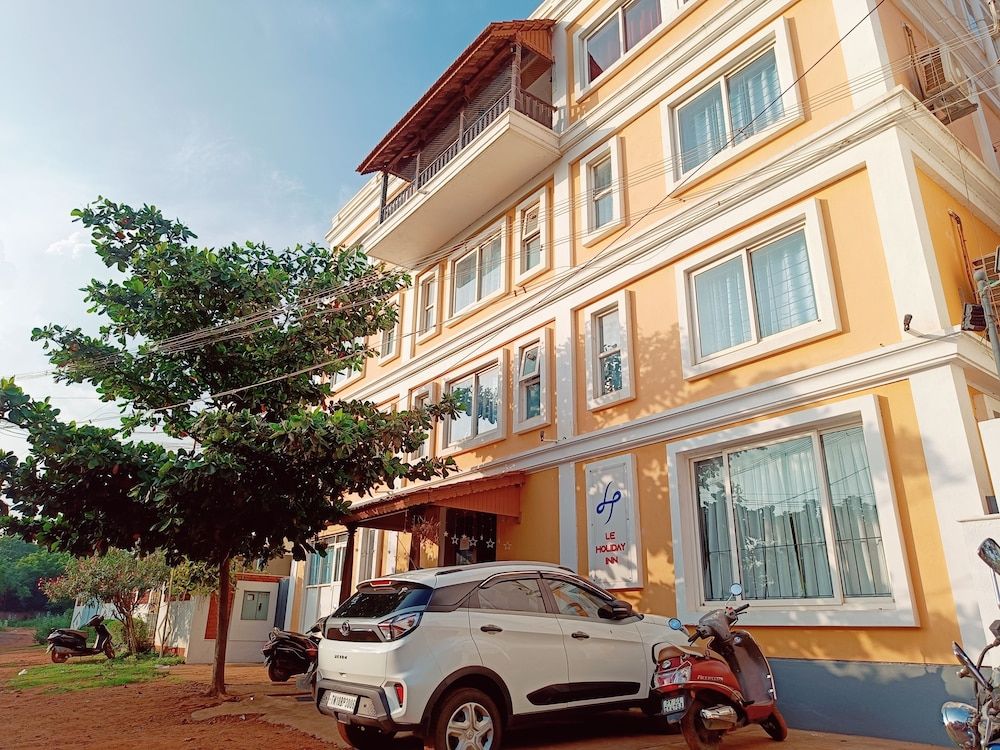 undefined Le Holiday Inn 2