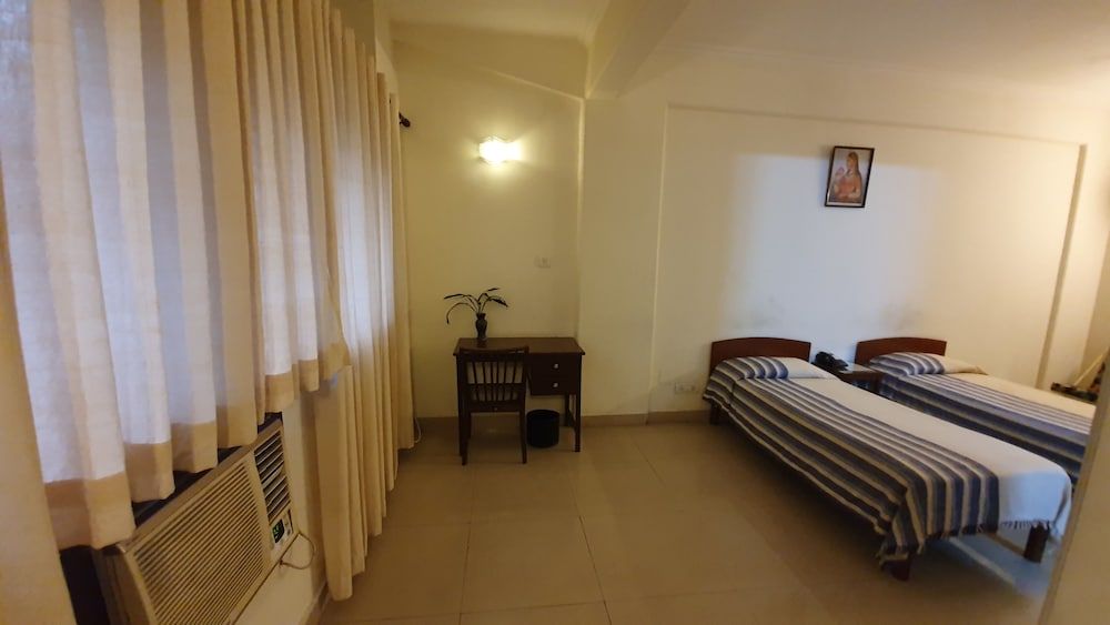 YWCA International Guest House Deluxe Double or Twin Room 7