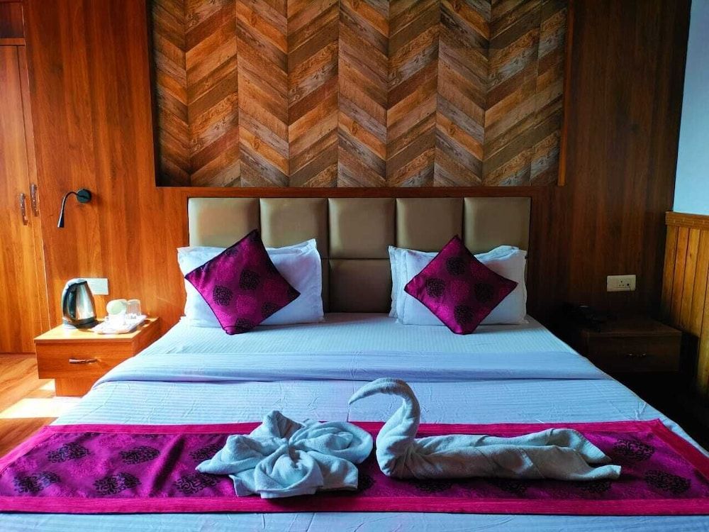 Dragon Inn Deluxe Room 2