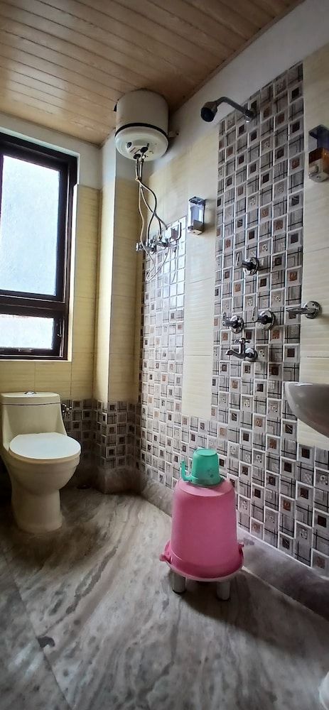 Dragon Inn Deluxe Room 4