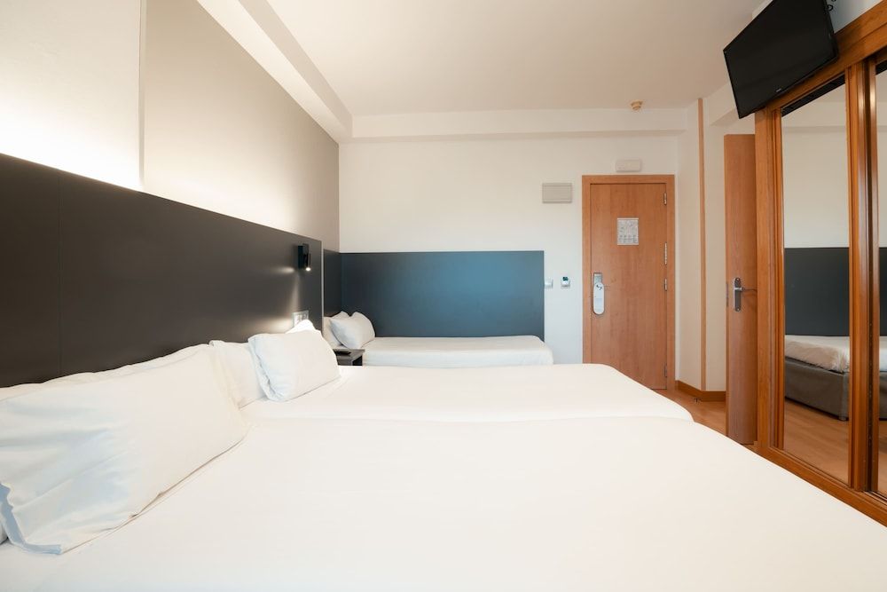 Hotel Sancho Ramírez Standard Double Room (+ Extra Bed) 2