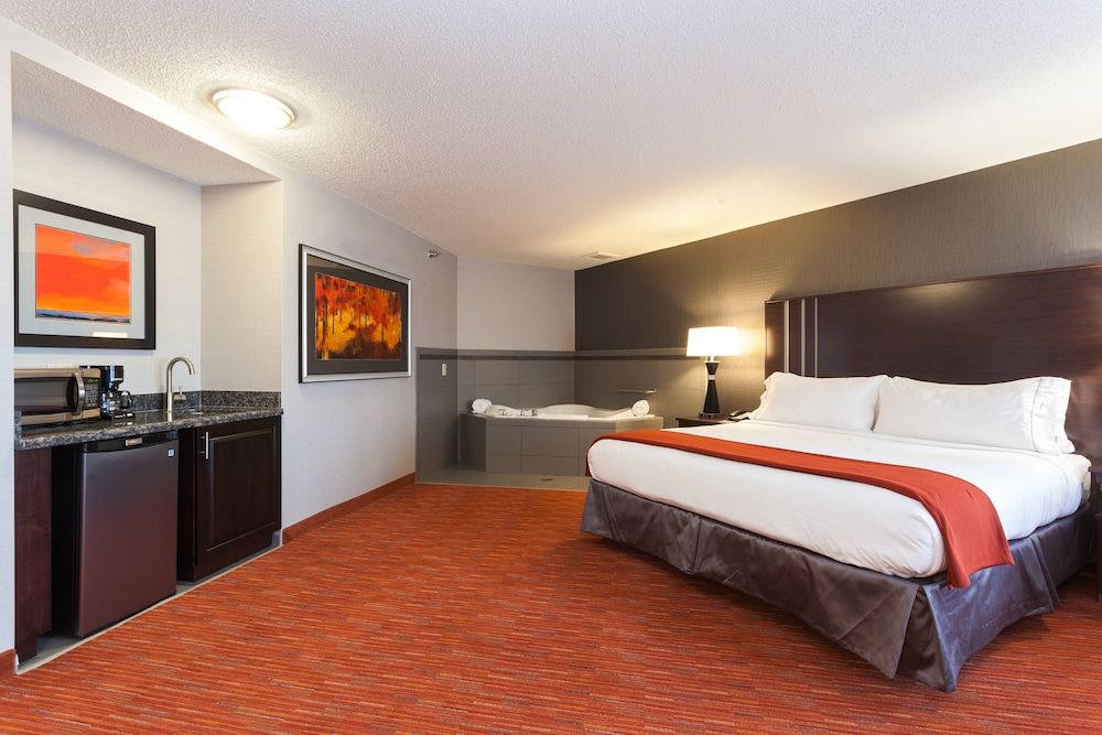 Suite, 1 King Bed, Accessible (Mobility)
