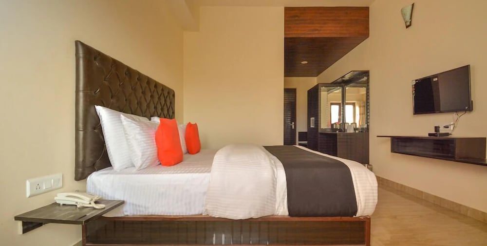 Nakshatra Resort Standard Room (AC) 2