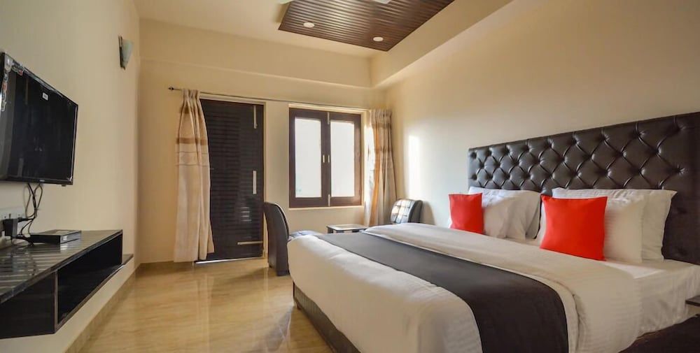 Nakshatra Resort Standard Room (AC) 4