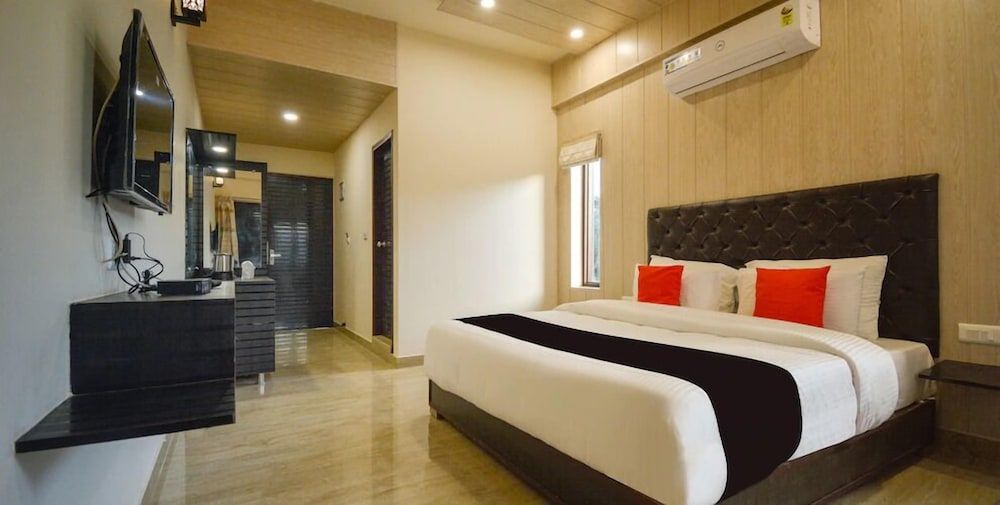 Nakshatra Resort Standard Room (AC) 3