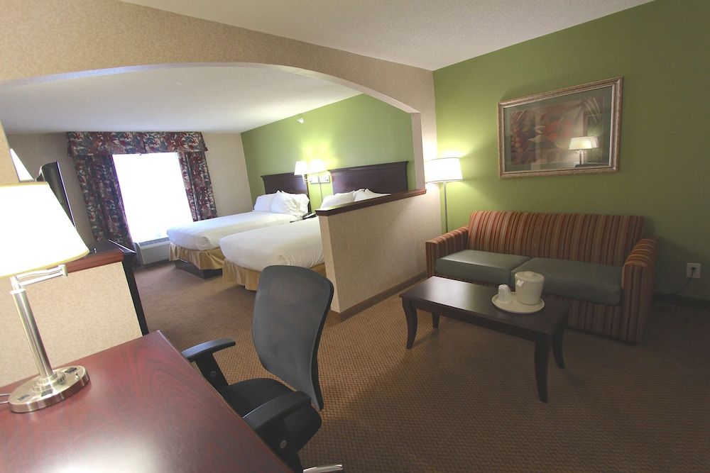 Suite, 2 Queen Beds, Non Smoking
