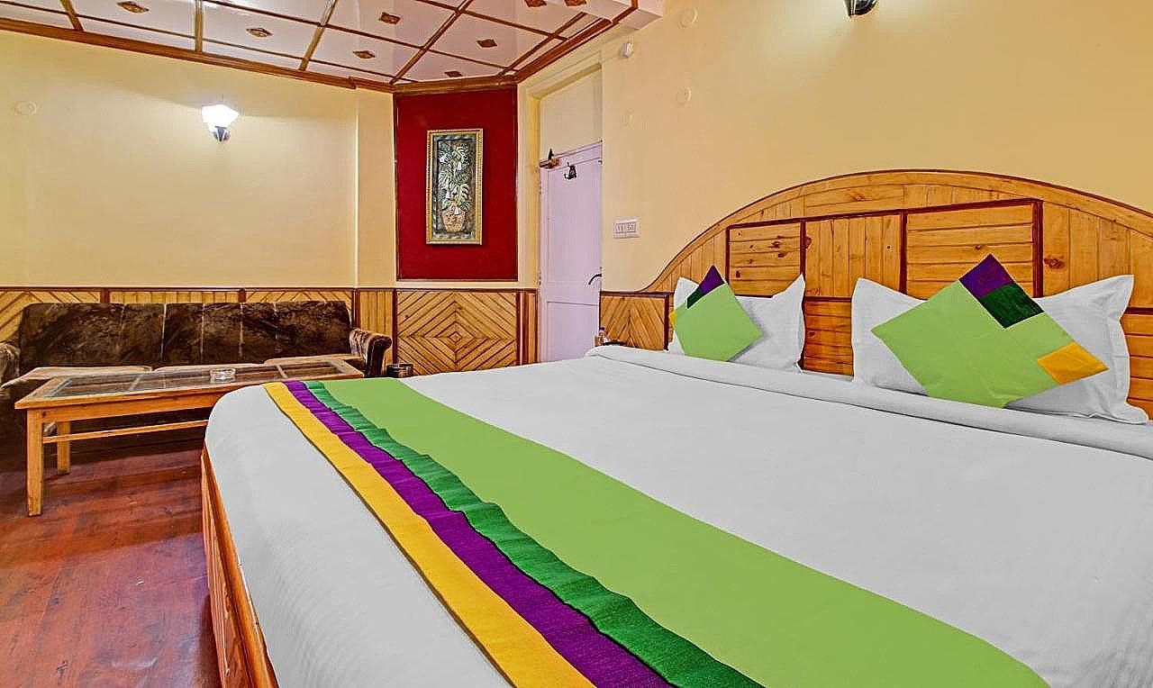 Treebo Greenland, Mall Road Deluxe Double Room 4