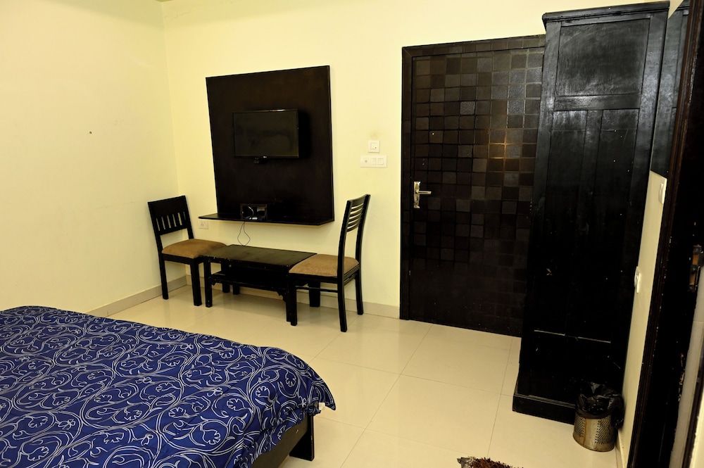 Hotel Om Heritage Standard Room 12