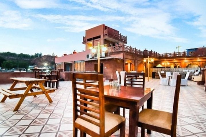 Food & Dining