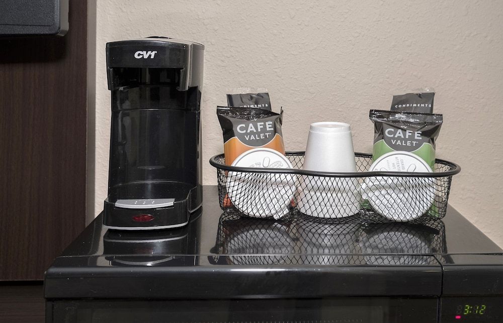 Red Roof Inn Toledo - Maumee Superior Room, 1 King Bed, Non Smoking (First Floor) 4