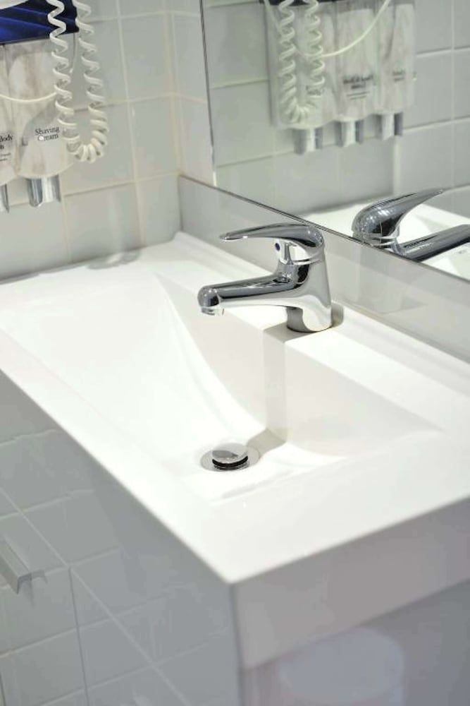 Metro Apartments on Bank Place Studio Queen Apartment 7