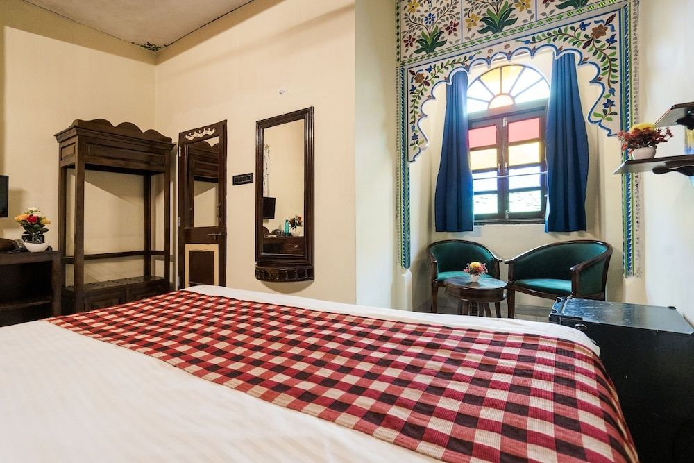 The Lake View Hotel- On Lake Pichola Superior Jharokha Room 16