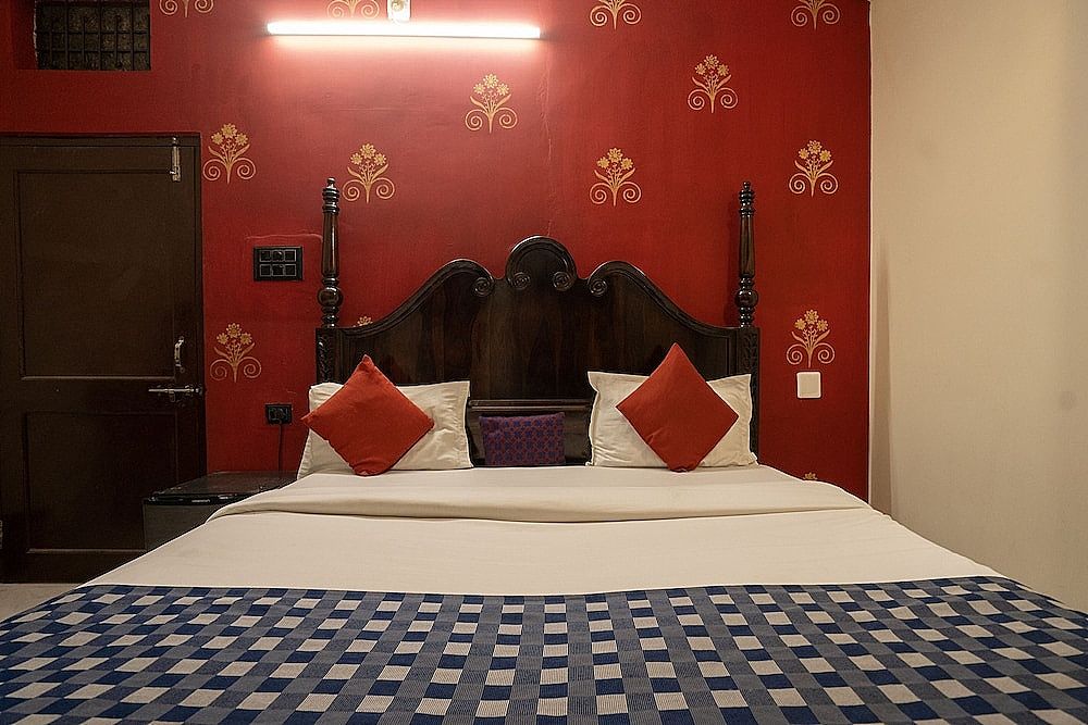 The Lake View Hotel- On Lake Pichola Superior Jharokha Room 4