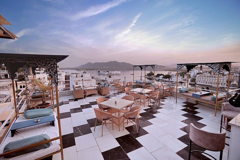 undefined The Lake View Hotel- On Lake Pichola 4