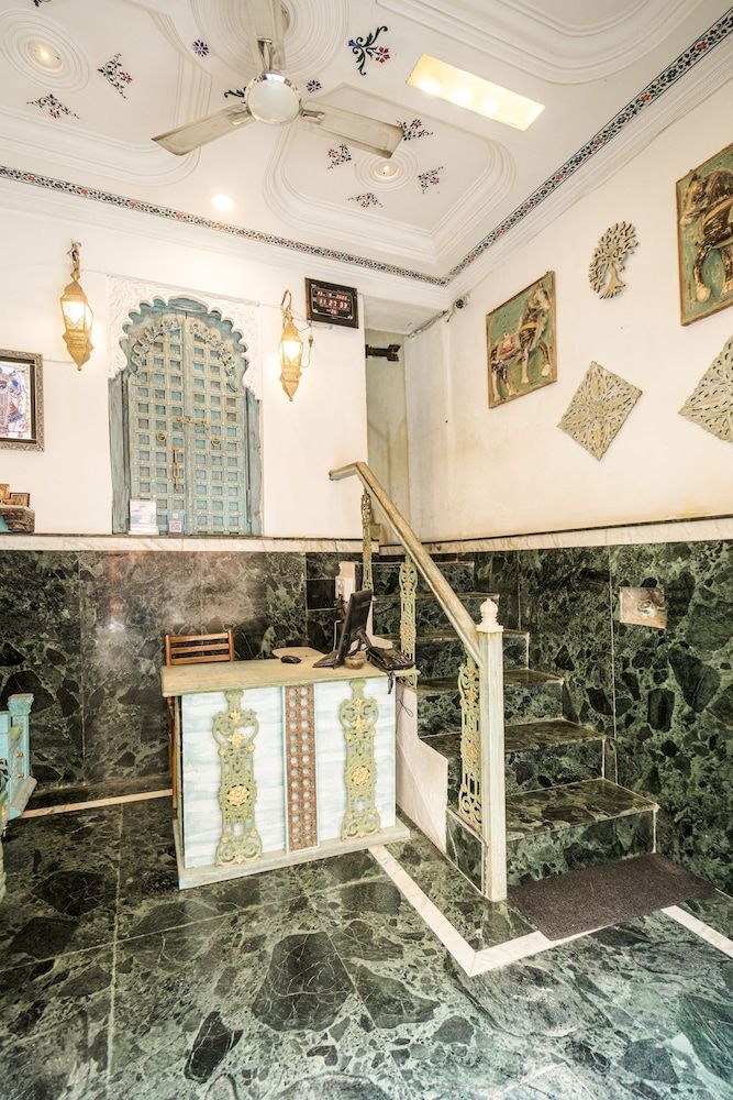 undefined The Lake View Hotel- On Lake Pichola 2