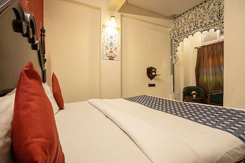 The Lake View Hotel- On Lake Pichola Superior Jharokha Room 7