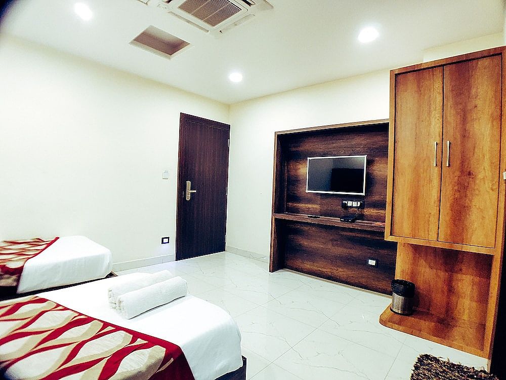 undefined Hotel Orchid Inn 4