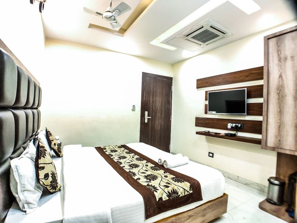 undefined Hotel Orchid Inn 3