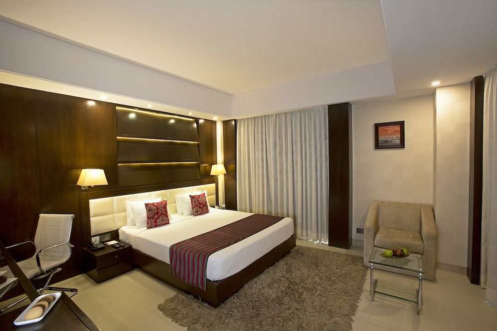 Kings Forth Hotels Junior Suite, 1 King Bed, Smoking, City View