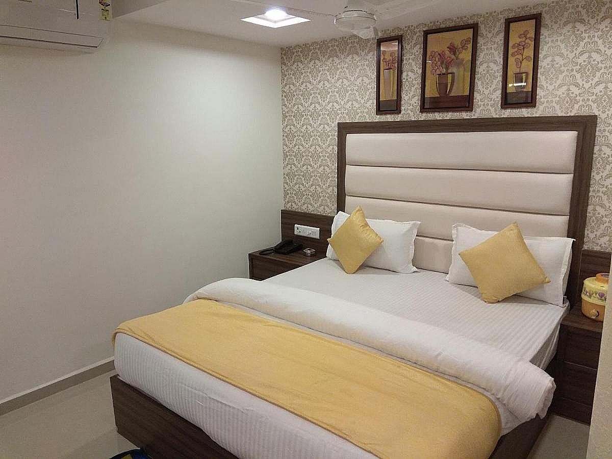 Hotel Shobhna Palace Deluxe Room 7