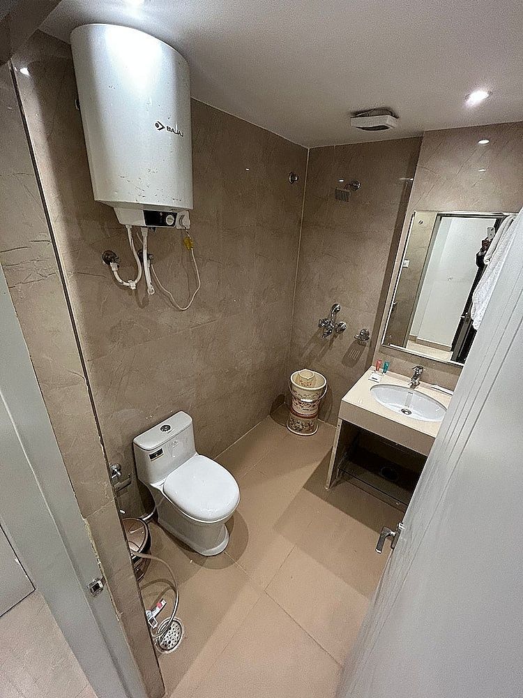 Hotel President Deluxe Room 14