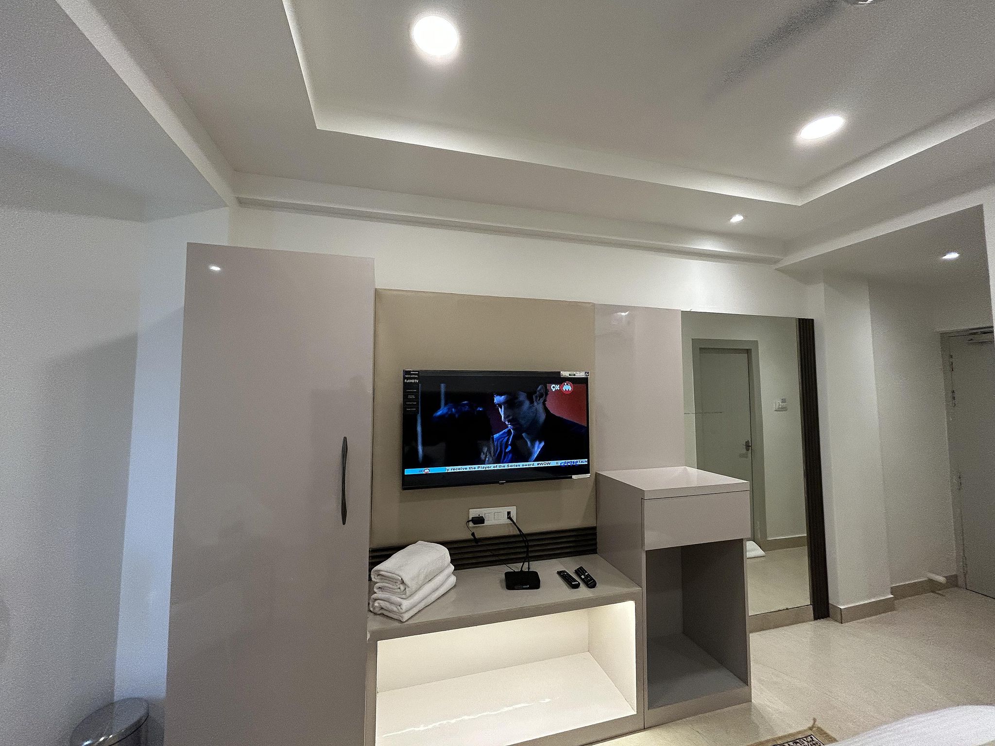 Hotel President Deluxe Room 16