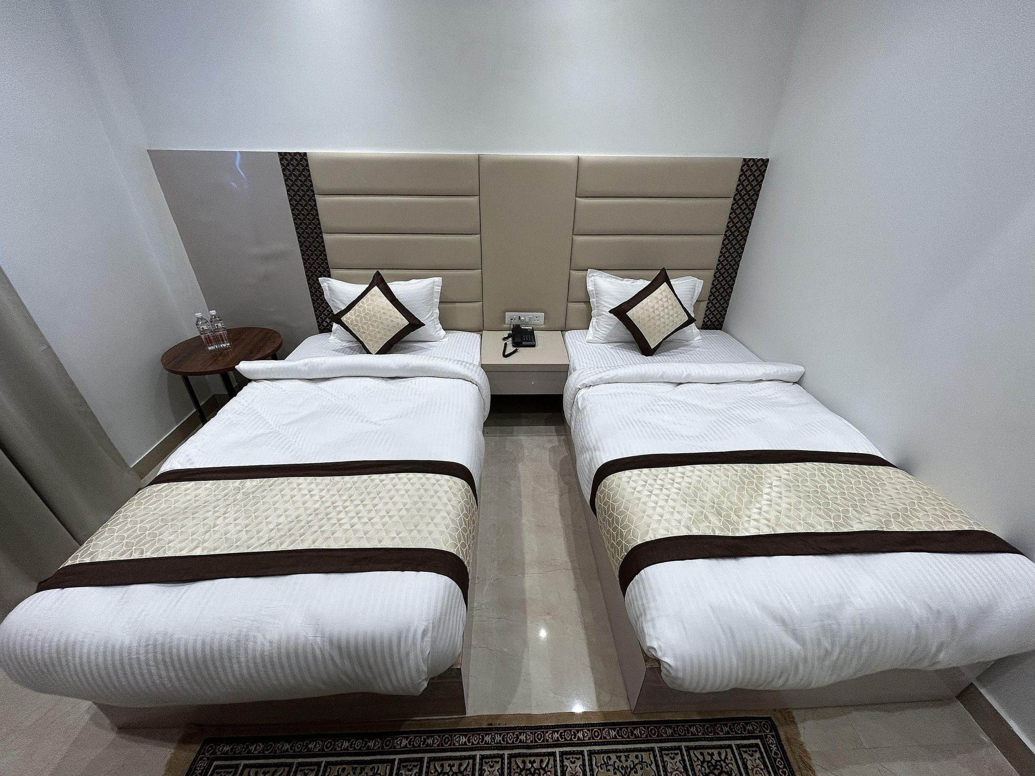 Hotel President Deluxe Twin Bed