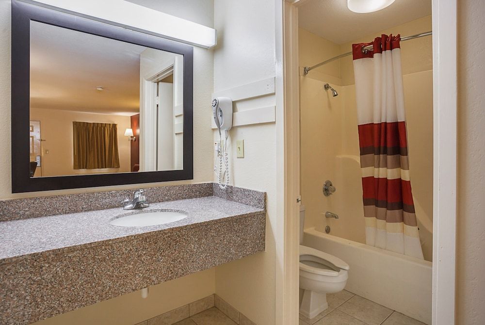 Red Roof Inn West Memphis, AR Superior King Non-Smoking 7