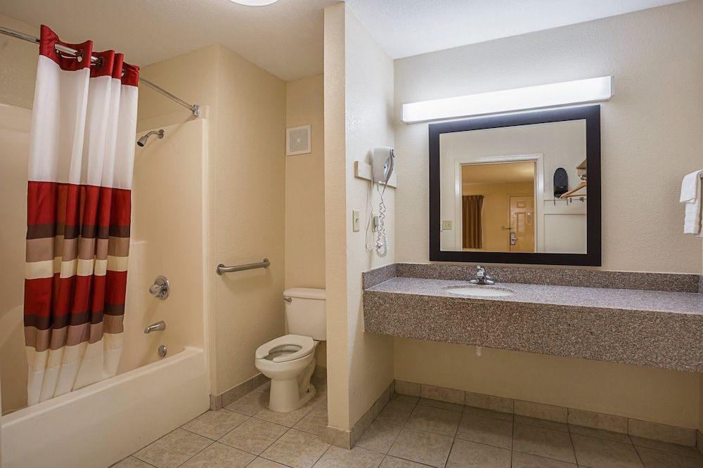 Red Roof Inn West Memphis, AR Standard Room, 2 Double Beds, Non Smoking 4